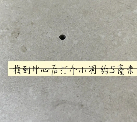 遵义瓷砖空鼓维修公司专业解答在瓷砖铺贴过程中，如果砂料搅拌不均匀，将会带来以下问题