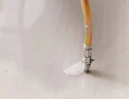 遵义瓷砖空鼓维修公司专业解答在瓷砖铺贴过程中，如果使用的砂料过粗（如全部使用了粗砂），可能会导致以下问题